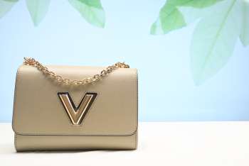 Louis Vuitton Twist MM M53597