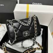 Chanel 19 Wallet On Chain in Black AP0957 - 4