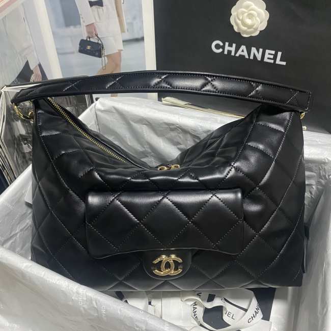 Chanel 22 Hobo Crossbody Bag in Black 33CM - 1