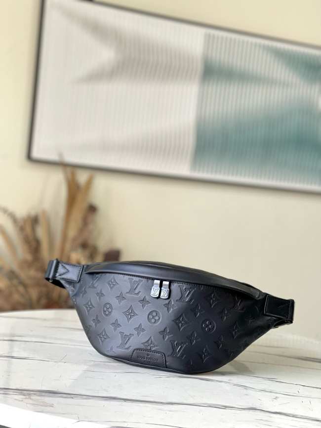 Louis Vuitton Discovery Bumbag PM  - 1