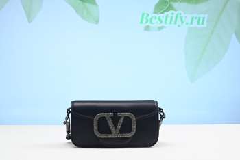 Valentino Garavani small Locò crystal-embellished shoulder Bag 20CM in Black