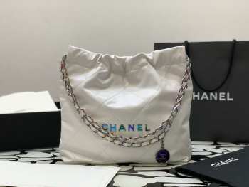 Chanel 22 Small Handbag 37cm 004