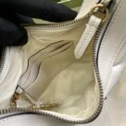 Gucci GG Handbag in White 21CM - 4