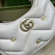 Gucci GG Handbag in White 21CM - 3