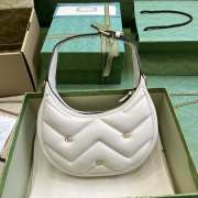 Gucci GG Handbag in White 21CM - 2