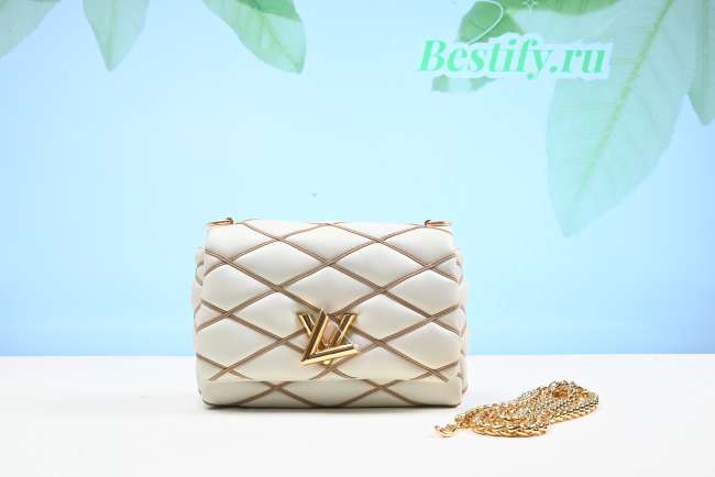 Louis Vuitton Go-14 MM Cream Bag 23CM - 1