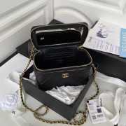 Chanel Vanity Case 17cm 02 - 4