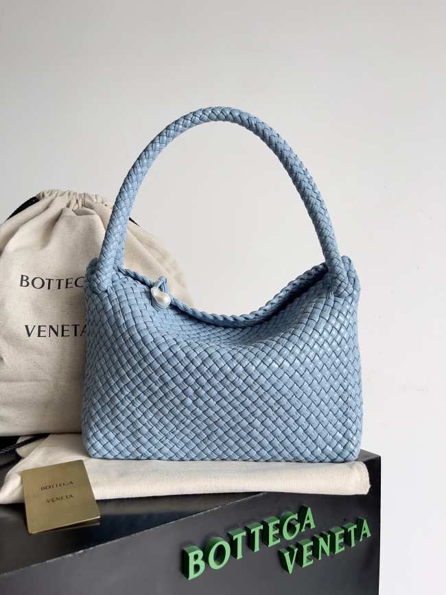 Bottega Veneta Ice natural Tosca Shoulder Bag in Intreccio leather with natural pearl closure - 1