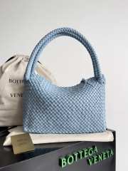 Bottega Veneta Ice natural Tosca Shoulder Bag in Intreccio leather with natural pearl closure - 4