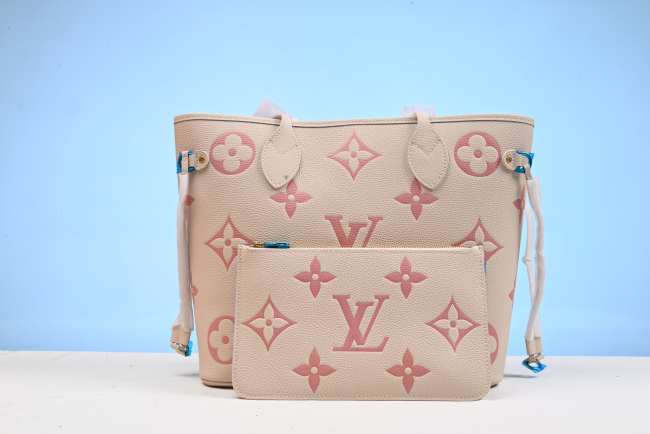 Louis Vuitton Neverfull MM M21579 32cm - 1