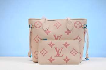 Louis Vuitton Neverfull MM M21579 32cm