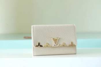 Louis Vuitton Capucines Compact Wallet Quartz 13.5cm