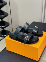 Louis Vuitton Sandals 029 - 6