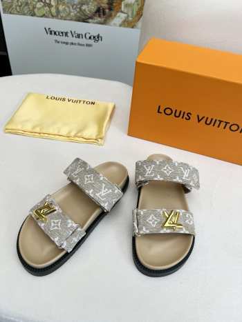 Louis Vuitton Sandals 032