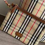 Burberry Medium London Tote Bag 51cm - 4