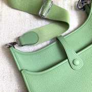 Hermes Taurillon Maurice Evelyne III PM Vert Criquet 28cm - 2