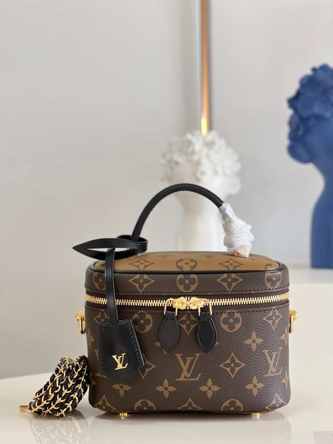 Louis Vuitton Monogram Cosmetic bag - 1