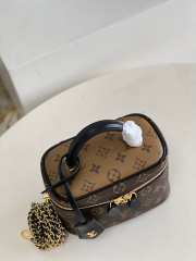 Louis Vuitton Monogram Cosmetic bag - 5