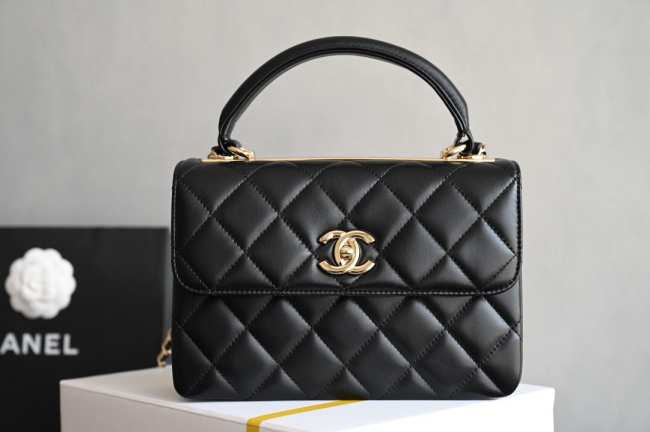 Chanel Trendy CC Handbag in Black - 1